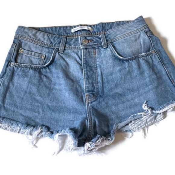 Zara Cutoff Denim Shorts Size 6 Distressed Jean - Picture 2 of 4
